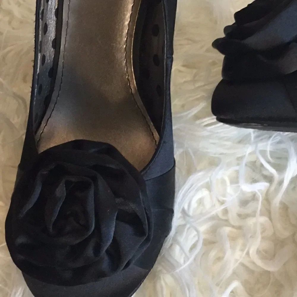 Black heels with fabric upper with roses at toe, shiny heels by FERGALICIOUS - Picture 4 of 10